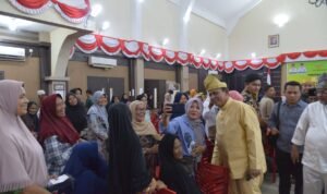 Gubernur Kepri Serahkan Beras Bantuan Pangan Pemerintah Tahap-II Untuk 535 KPM di Karimun Gubernur Kepri Serahkan Beras Bantuan Pangan Pemerintah Tahap-II Untuk 535 KPM di Karimun