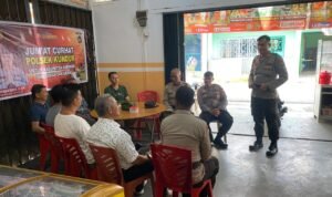 Kapolsek Kundur Pimpin Jum'at Curhat di Salah Satu Ruko Kelurahan Tanjung Batu Kota