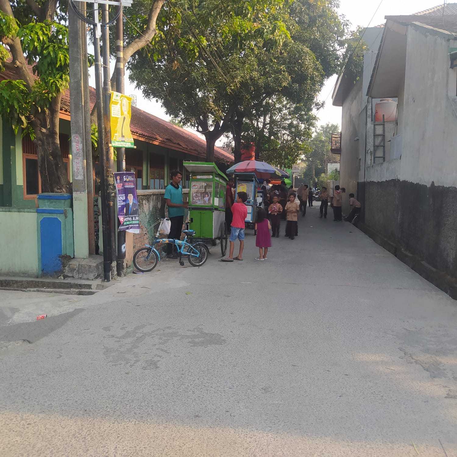 Diduga Oknum RT Lakukan Pungli di Perumahan Bumi Bekasi Baru X, PKL Berdampak pada Arus Lalin