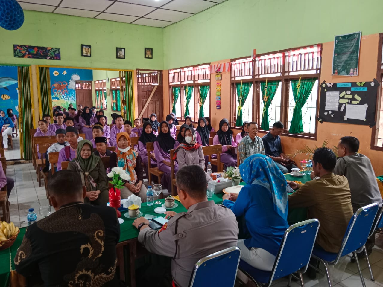 Polisi Dekatkan Diri dengan Pelajar, Kegiatan Jum'at Curhat di SMPN 7 Muara Enim