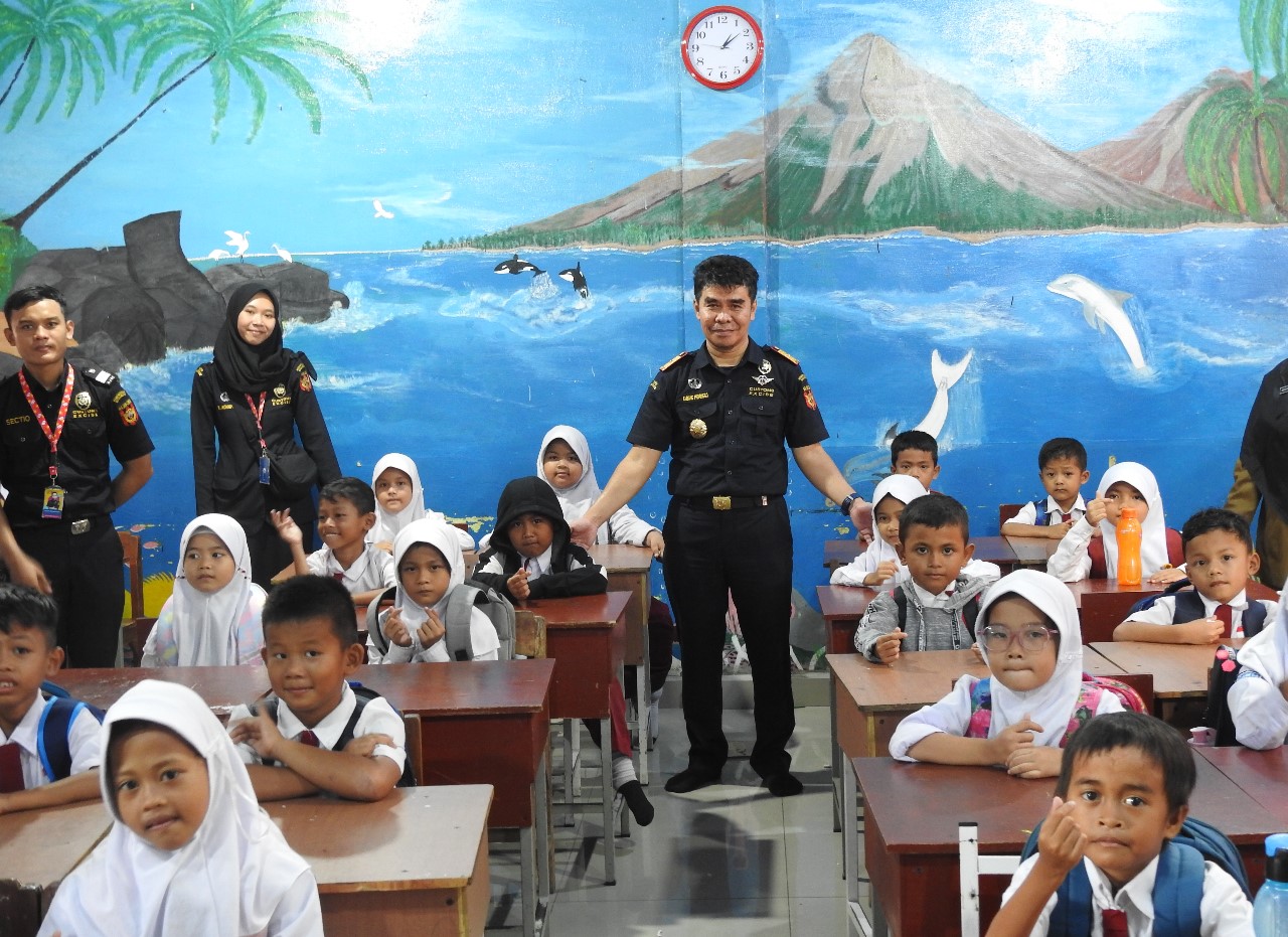 Pengabdian Untuk Negeri dari Kemenkeu Kepri Melalui Kegiatan Mengajar dan Donor Darah
