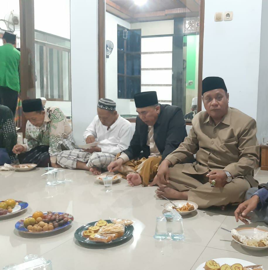 Pengajian Umum Bersama KH. Ahmad Marzuqi di Desa Kecapi