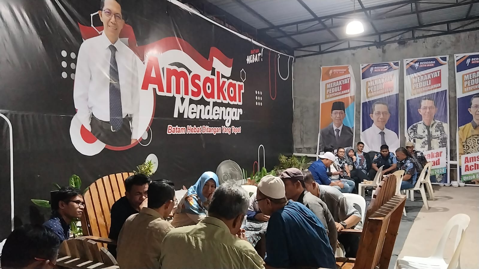 Selain Warga, Ormas dan Mahasiswa Penuhi Rumah Amsakar Mendengar