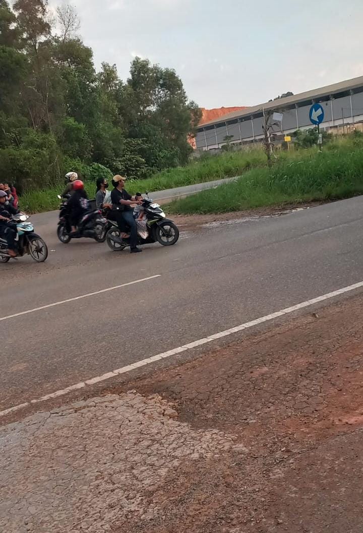 Masyarakat Kabil Sangat Kecewa Setelah Dengar dari Hasil Rapat Terkait Jalur Pemutaran Jalan Menuju Simpang Polsek Nongsa Ditolak