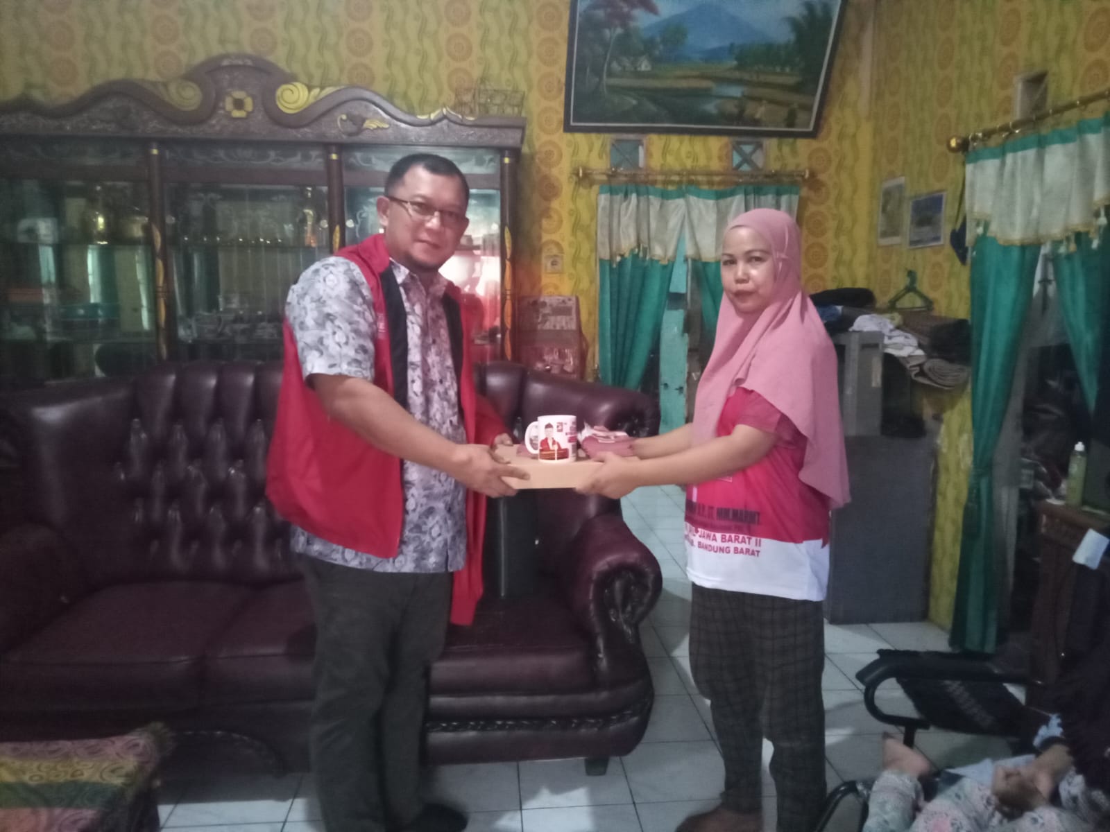 Peduli Warga, BACALEG Partai dari PSI Berikan Bantuan Sosial