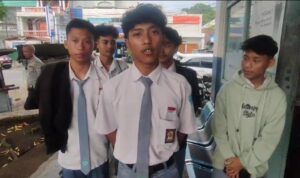 pelajar-di-pangandaran-telantar