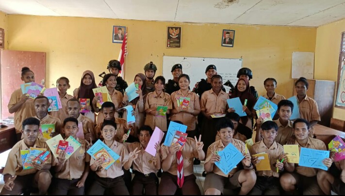 Satgas Pamtas Statis RI-PNG Yonif 111/KB Ajari Anak Perbatasan Wawasan Kebangsaan Dan Cinta Tanah Air