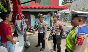 polisi-mendatangi-penjual-knalpot-di-cimahi_169
