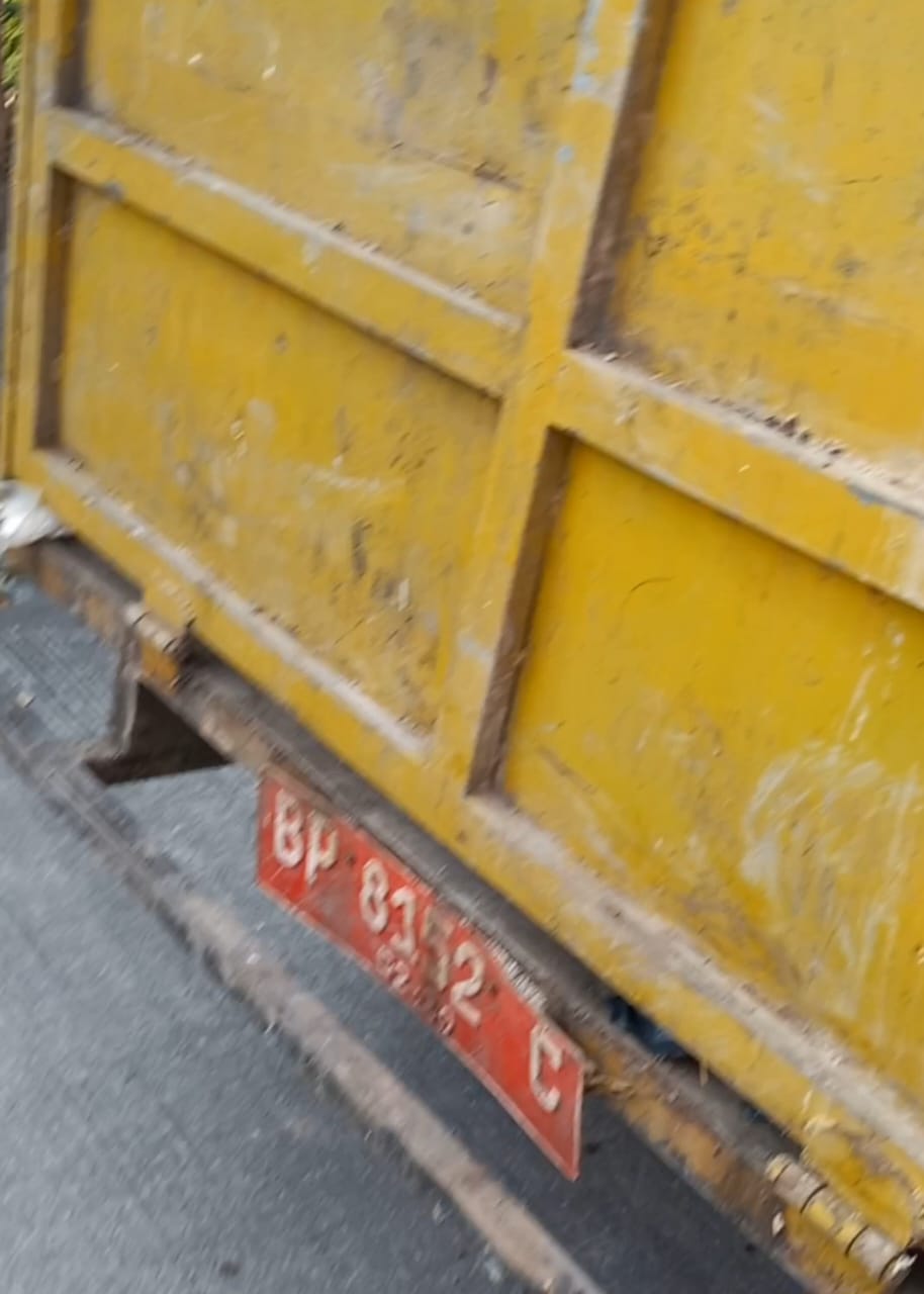 Oknum Pengangkut Sampah di Kavling Melati Dapur 12 Dinilai Tidak Bermoral saat Bertugas