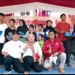 Ketua "Mia Geboy* Bu Sumiati Bersama Karang Taruna Berbagi Peduli Para Anak Yatim dan Jompo di Bojong Citepus. Ketua "Mia Geboy* Bu Sumiati Bersama Karang Taruna Berbagi Peduli Para Anak Yatim dan Jompo di Bojong Citepus.
