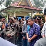 Puluhan Massa Unjuk Rasa Mendesak Pjs Bupati Pelalawan Tertibkan Aset Pemerintah serta Memberikan Penekanan agar ASN Netral Puluhan Massa Unjuk Rasa Mendesak Pjs Bupati Pelalawan Tertibkan Aset Pemerintah serta Memberikan Penekanan agar ASN Netral