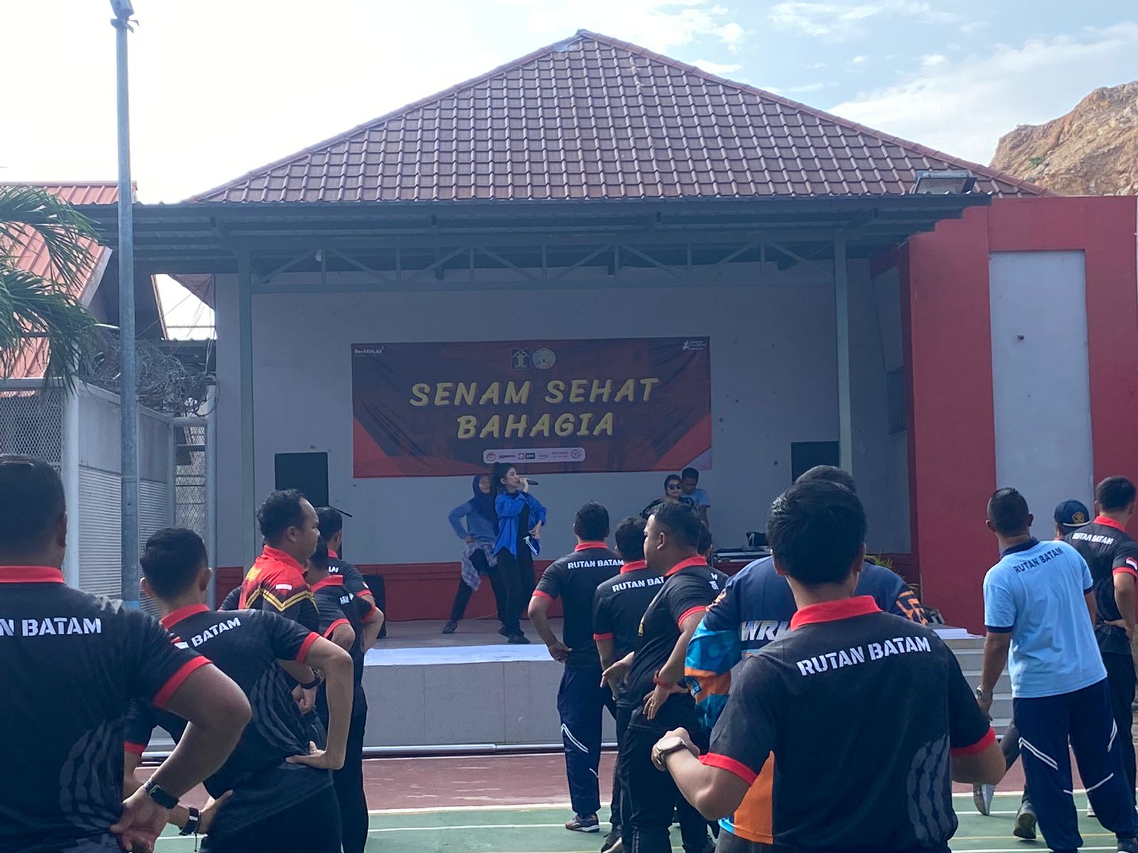 Jaga Kesehatan dan Kebugaran, Rutan Batam Bersinergi dengan Bank BSI Gelar Senam Sehat Bersama