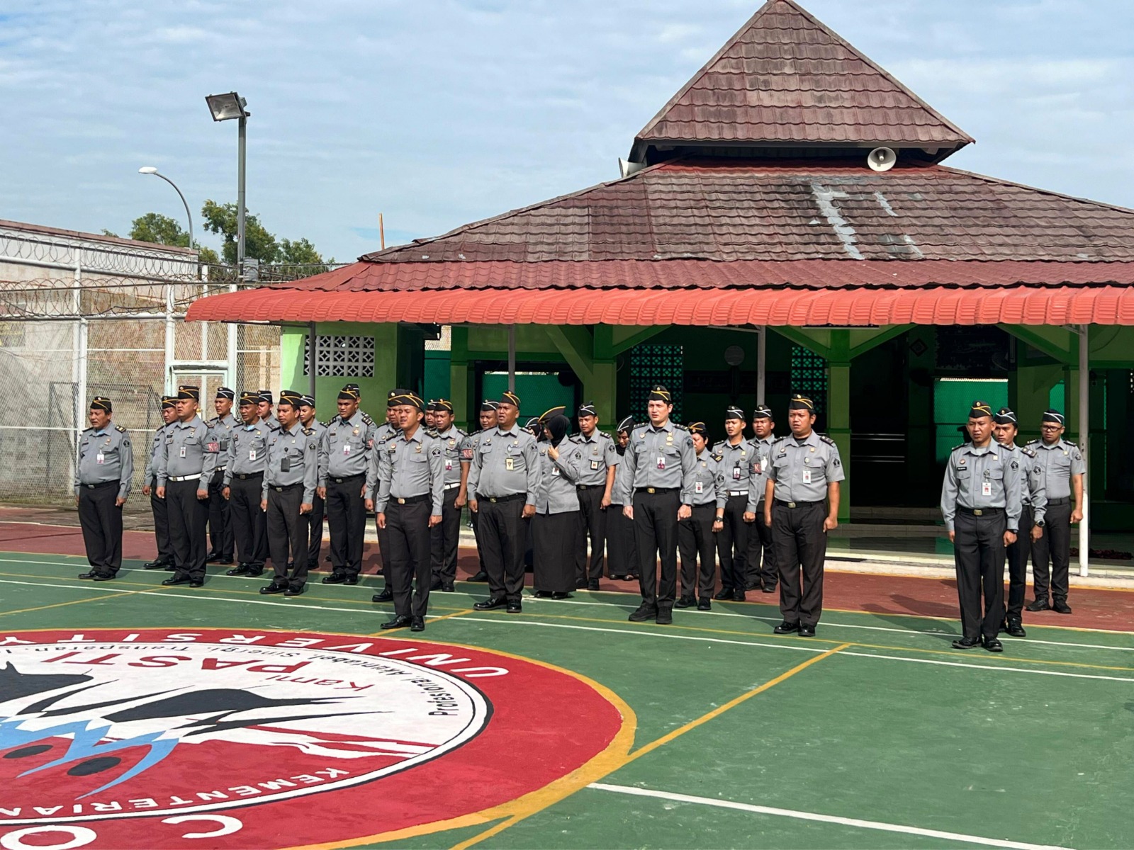 Rutan Batam Gelar Apel Pagi sekaligus Penyerahan Penghargaan Pegawai Terbaik Periode Oktober 2024