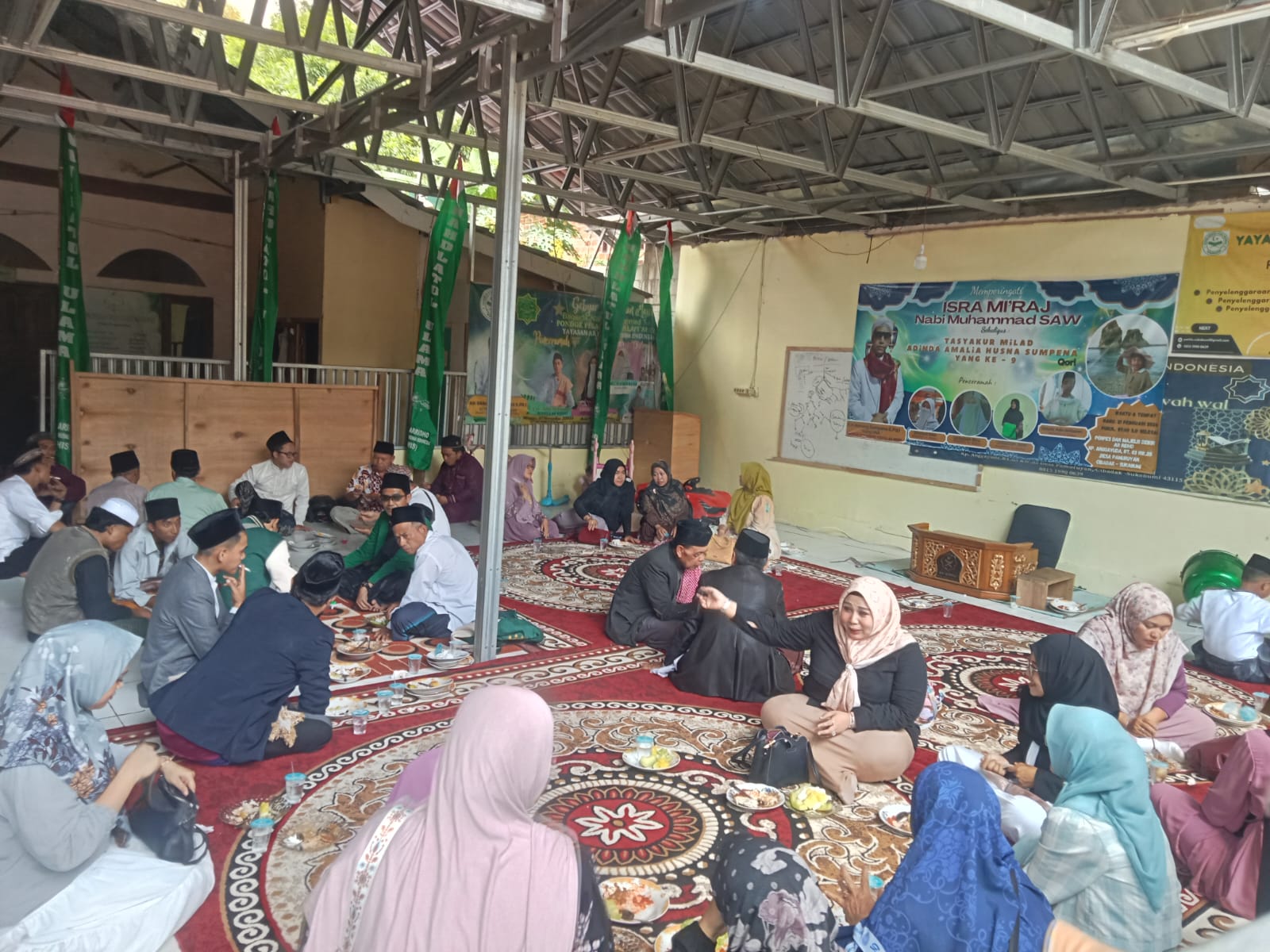 Wakili Ketua Relawan Kabupaten Sukabumi H. Uka Siti Eni Nuraeni Terus Bergerak di Desa Pamuruyan