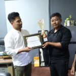 Perasaan Terharu Kabid Perindustrian Disperindag saat Terima Penghargaan dari Team LIBAS Kota Batam