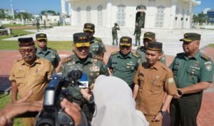 Pangdam Iskandar Muda Kerahkan Prajurit untuk Pembersihan Menara Ikonik Masjid Raya Baiturrahman