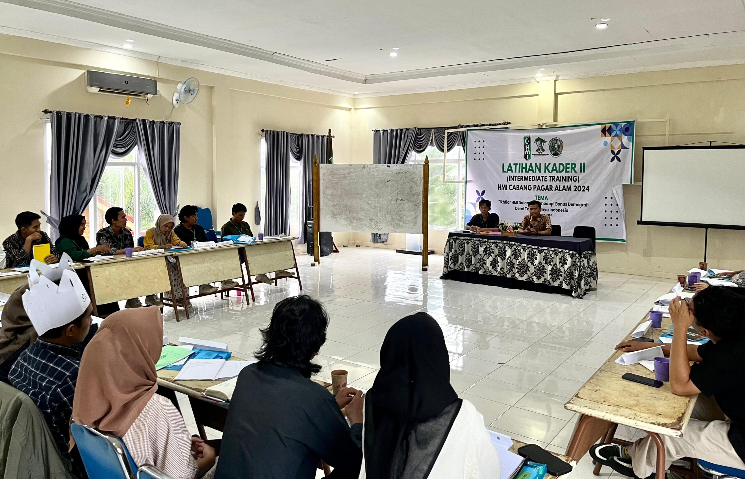 Oktaria Saputra Sampaikan Materi Ideopolstratak Dalam Latihan Kader II Tingkat Nasional di HMI Cabang Pagar Alam