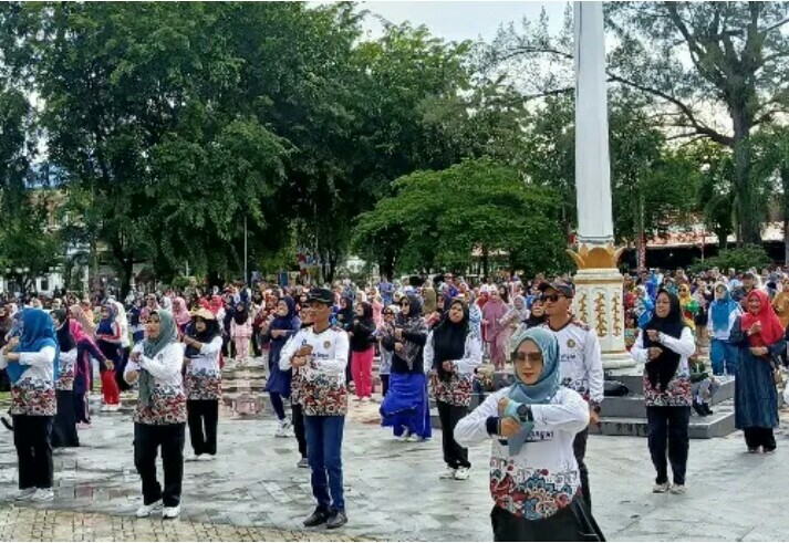 Pj Walikota Langsa Ikuti Senam Sehat Dalam Rangka Menyambut HGN dan HUT PGRI Ke-79