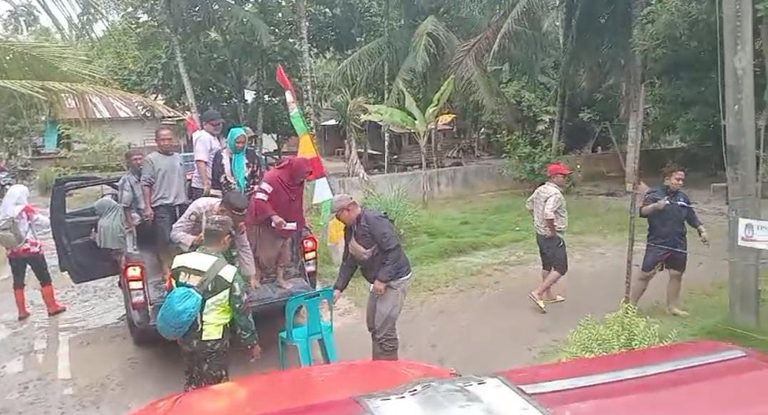 Pasca Banjir di Kec Tinggi Raja, Forkopimcam dan BPPD Kab. Asahan Menghimbau Masyarakat Desa Piasa Ulu Untuk Datang Ke TPS