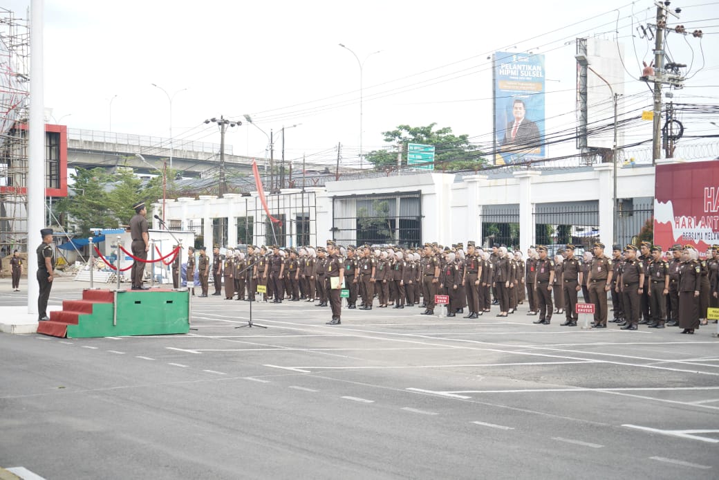 Kejati Sulsel Agus Salim Apresiasi Jajaran Pegawai yang Ikut Apel Pagi