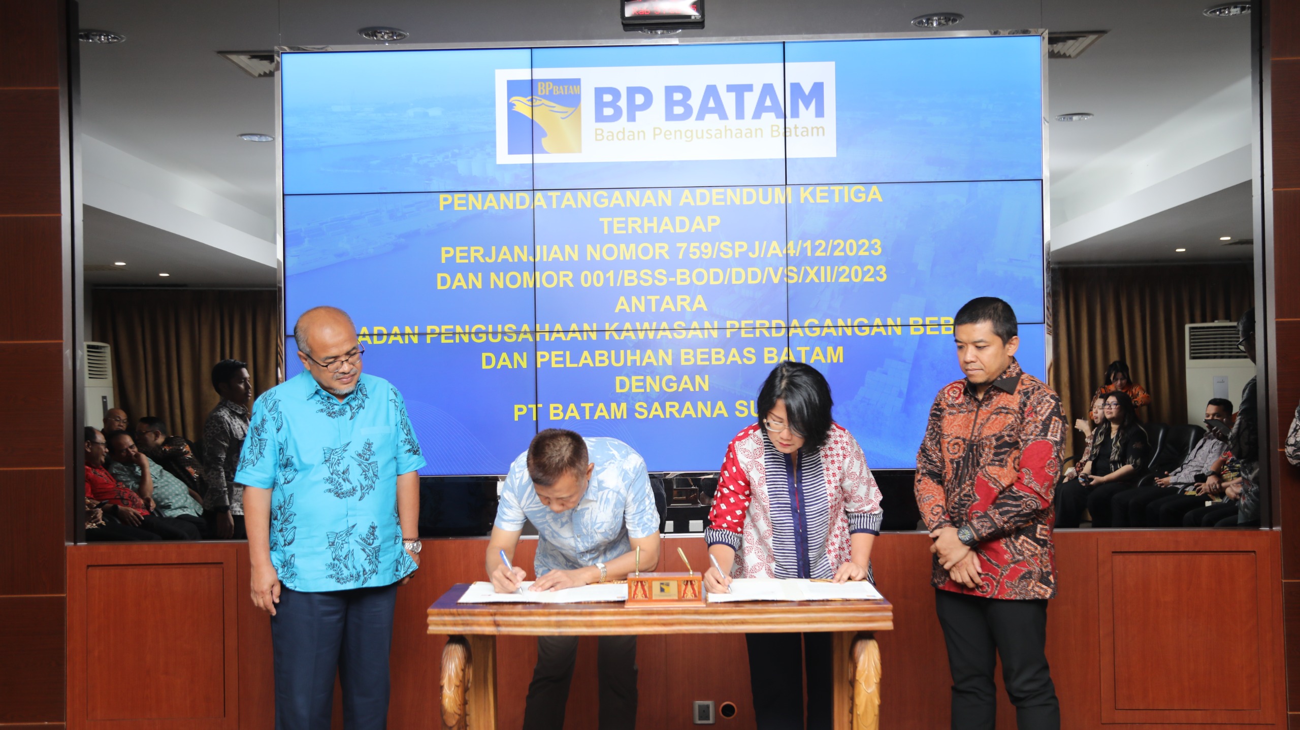 BP Batam - PT Batam Sarana Surya Perkuat Perjanjian Kerja Sama PLTS Terapung