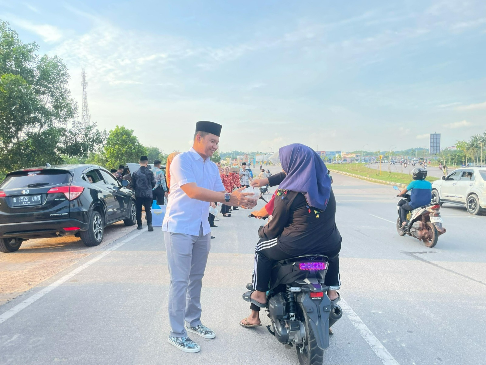 Berkah Ramadhan, Rutan Batam Bersama Dharma Wanita Persatuan Berbagi Takjil Gratis kepada Masyarakat