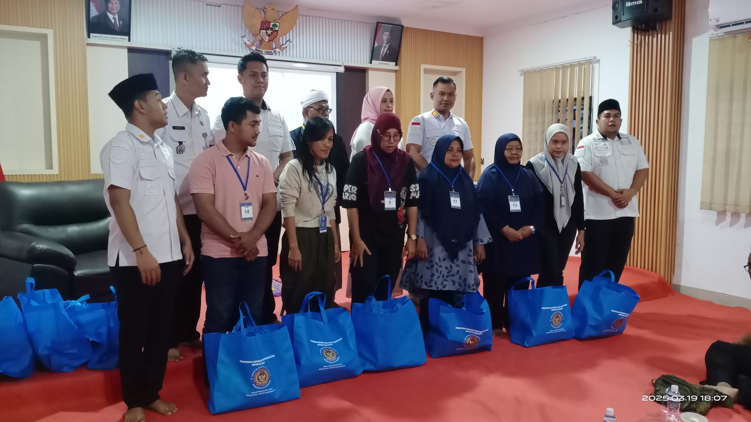 Kepala Rutan Kelas IIA Batam Buka Bersama Insan Pers dan Berikan Bantuan Santunan