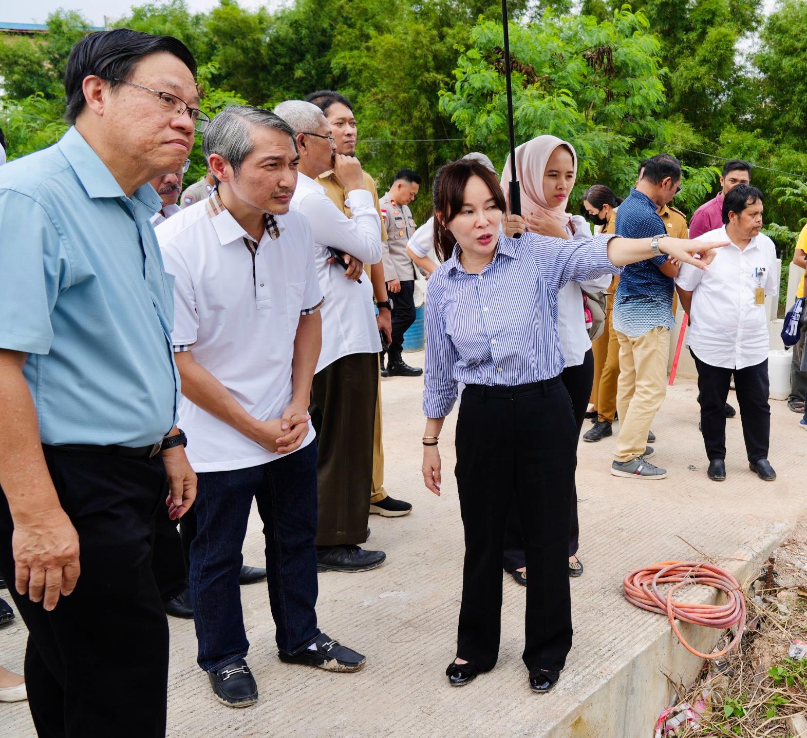 Wakil Kepala BP Batam Li Claudia Chandra Sidak Lokasi Penimbunan Sungai Permata Baloi