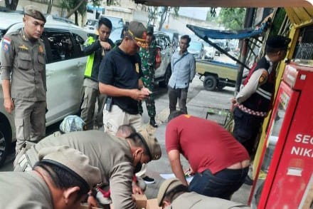 Tim Gabungan Satpol PP Kota Bandung Sita Ratusan Botol Miras dan Ribuan Obat Terlarang Ilegal
