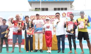 Pimpinan dan Anggota DPRD Bersama Ribuan Warga Meriahkan Lomba Sampan Layar Gerindra Cup I di Belakangpadang, Aweng: Angkat Tradisi Kepri Jadi Iven Wisata Pimpinan dan Anggota DPRD Bersama Ribuan Warga Meriahkan Lomba Sampan Layar Gerindra Cup I di Belakangpadang, Aweng: Angkat Tradisi Kepri Jadi Iven Wisata