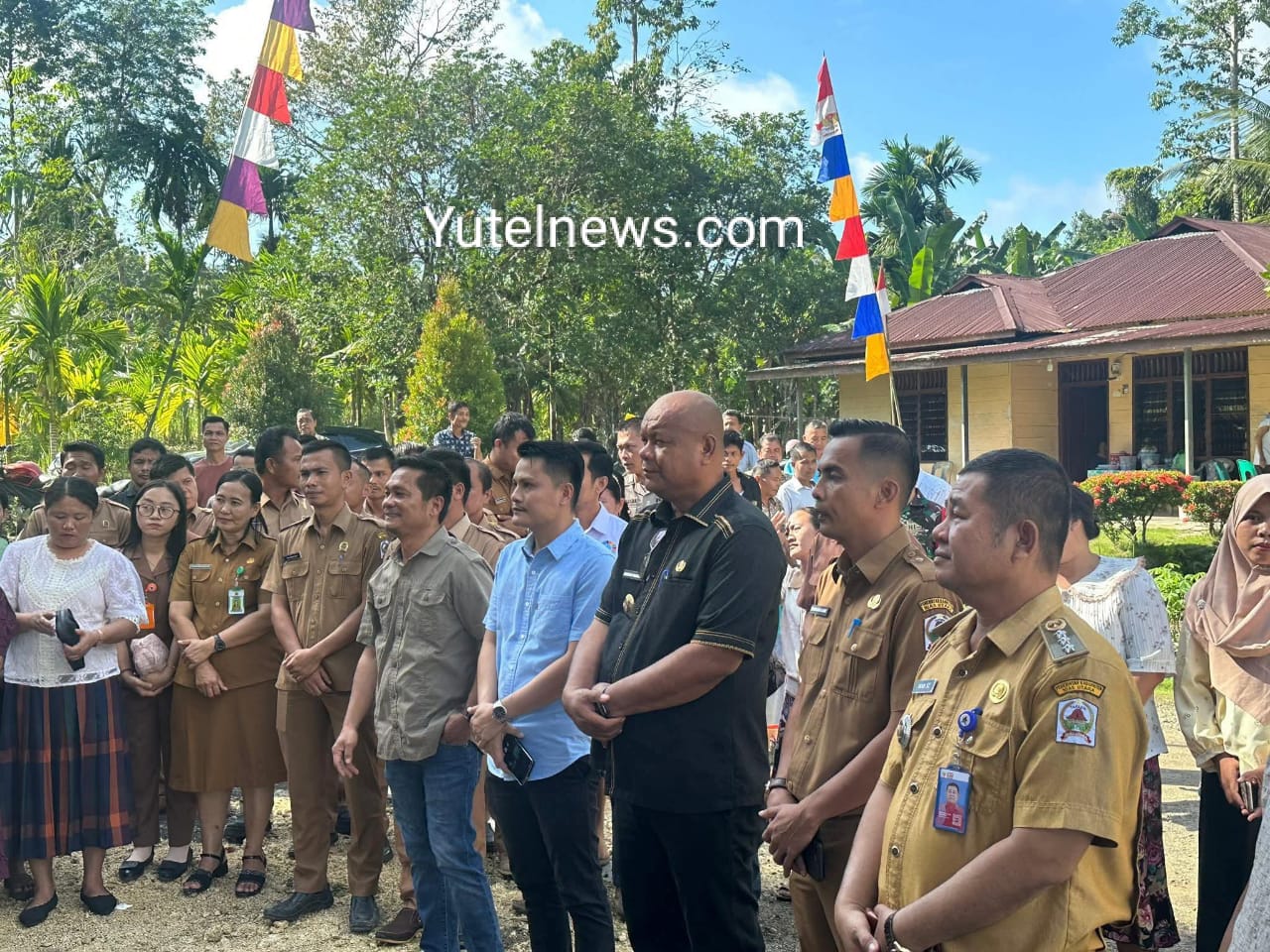 Bupati Dan Anggota DPRD Kab. Nias Utara Resmi Membuka Gedung Perpustakaan/Kantor Desa Lukhu Lase.