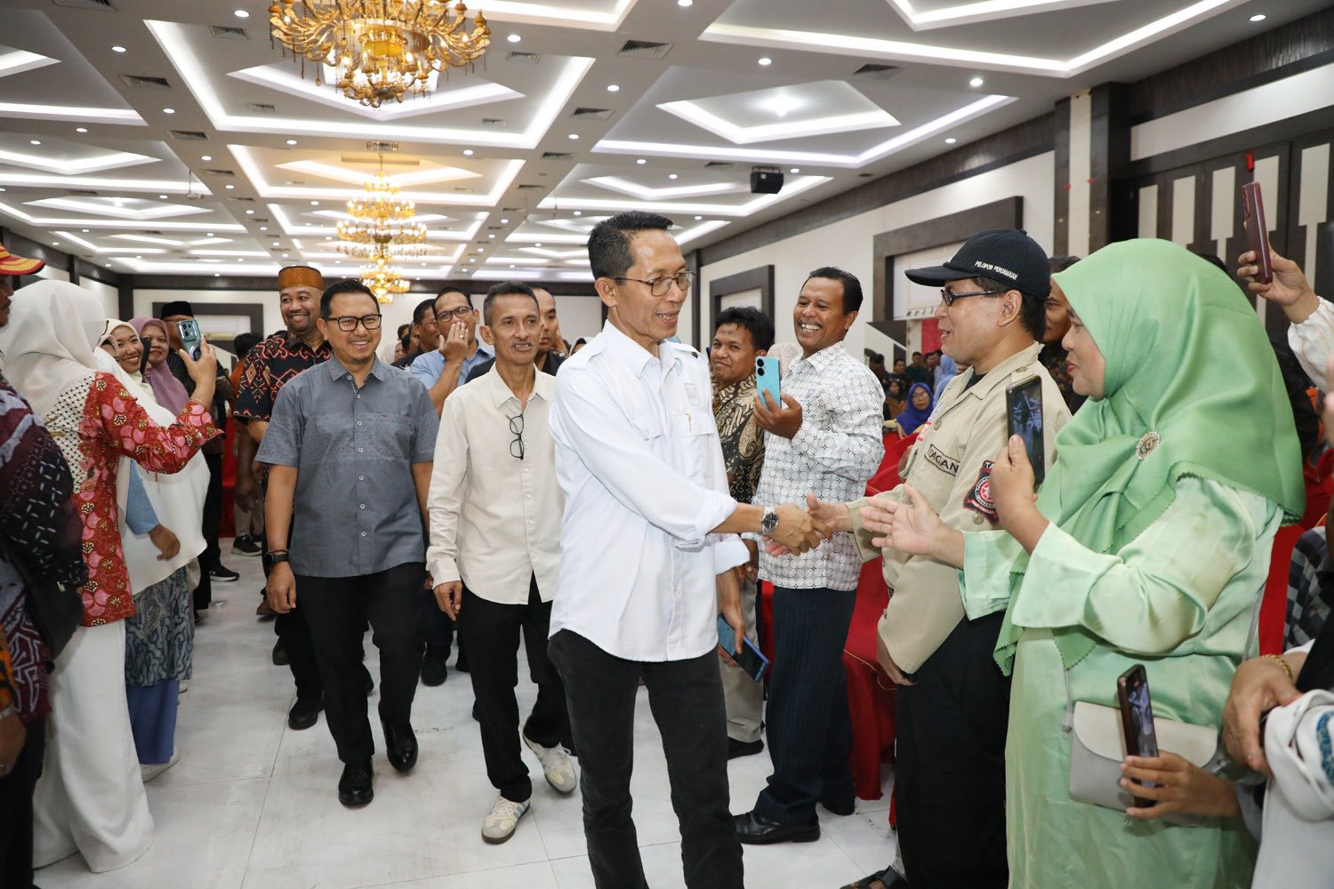 Batam Catat Sejarah Baru, Amsakar Resmi Luncurkan Program Jaminan Sosial Ketenagakerjaan Bagi RT, RW, LPM dan Pekerja Rentan