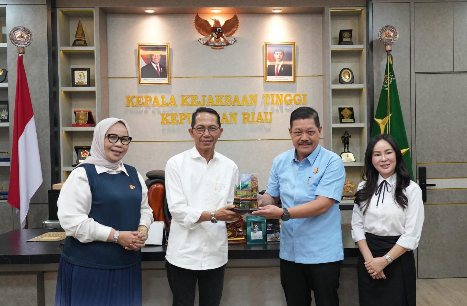 Kepala BP Batam dan Li Claudia Chandra Kunjungan Silaturahmi kepada Kejati Kepri Kepala BP Batam dan Li Claudia Chandra Kunjungan Silaturahmi kepada Kejati Kepri