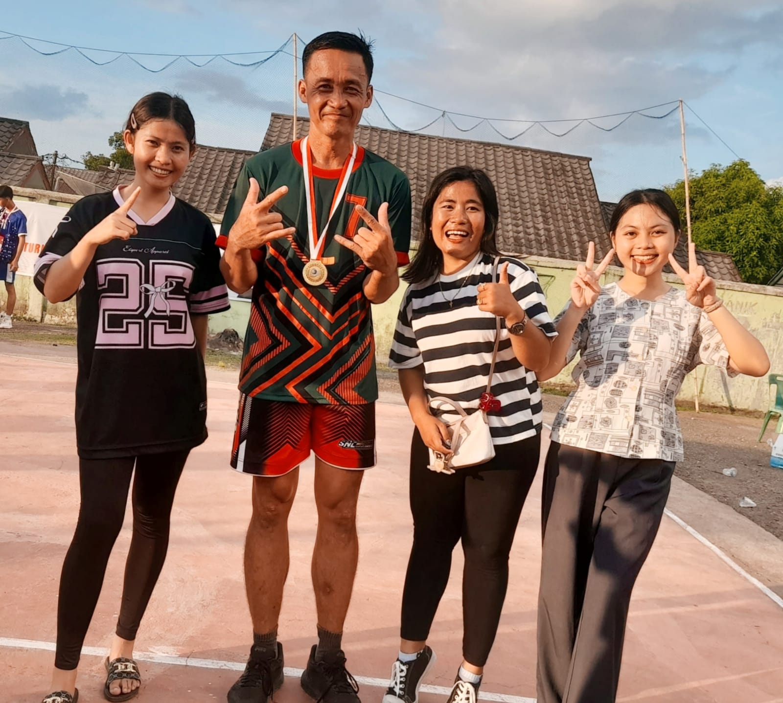 Team Persaudaraan Laverna Fc Raih Juara I pada Turnamen Volly Ball di Walikota Cup Gusit