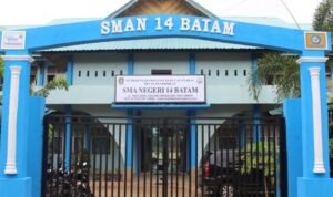 SMAN 14 Batam Diminta Diaudit, Diduga Adanya Penyelewengan Dana BOS SMAN 14 Batam Diminta Diaudit, Diduga Adanya Penyelewengan Dana BOS