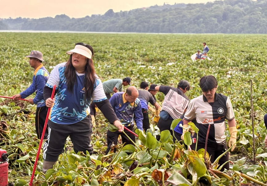 Aksi BP Batam Bersihkan Waduk Duriangkang, Jaga Kualitas Sumber Air