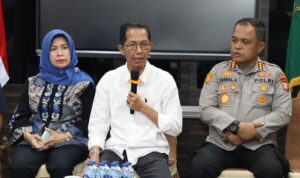 Buruh Demo di Pemko Batam, Wali Kota Amsakar Langsung Buka Ruang Dialog dengan Pekerja Buruh Demo di Pemko Batam, Wali Kota Amsakar Langsung Buka Ruang Dialog dengan Pekerja