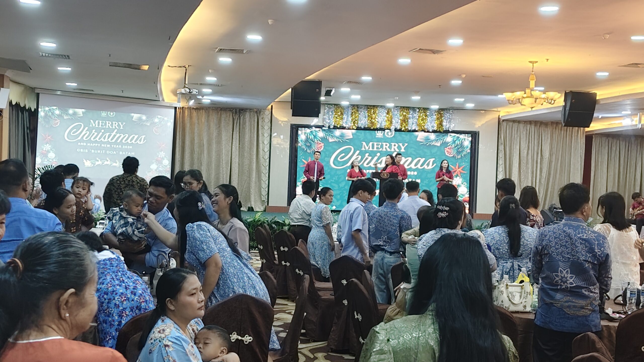 Terang Tuhan Menyertai, Ratusan Jemaat GBIS BUKIT DOA Batam Rayakan Natal di Golden View