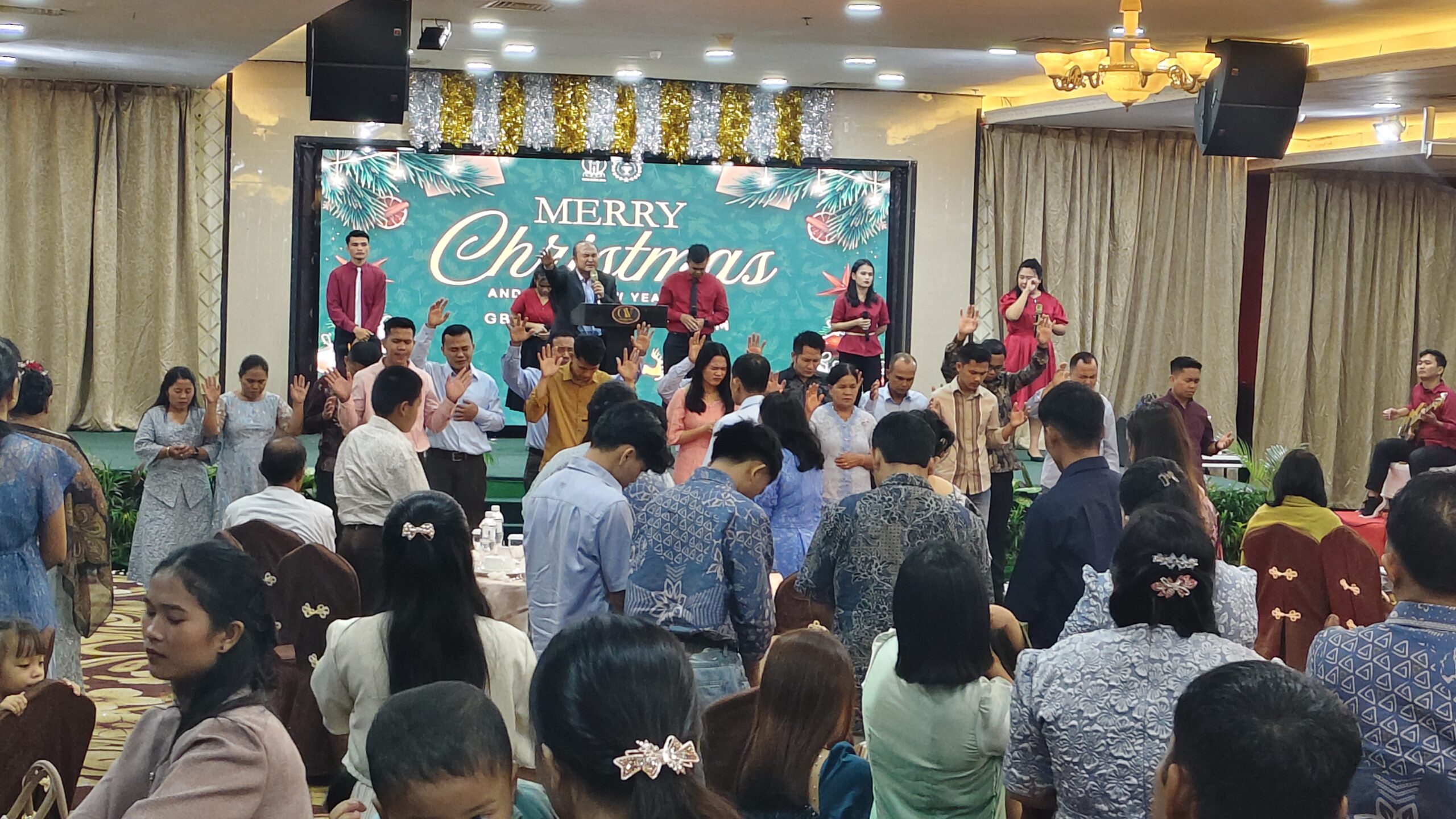Terang Tuhan Menyertai, Ratusan Jemaat GBIS BUKIT DOA Batam Rayakan Natal di Golden View